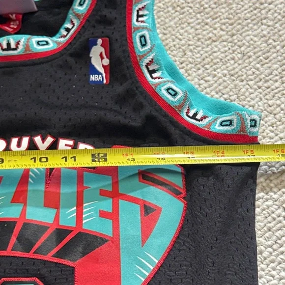 Mitchell & Ness Vancouver Grizzlies Kids Jersey - Black and Teal - Picture 2 of 6